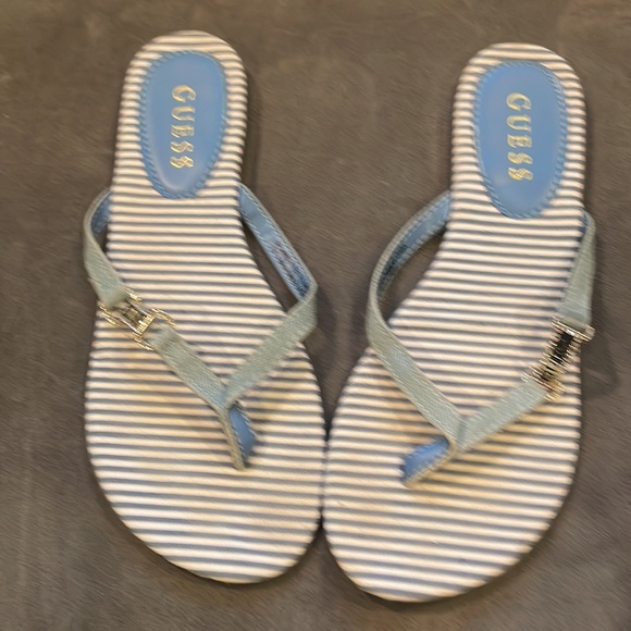 Guess - Picture 3 of 4